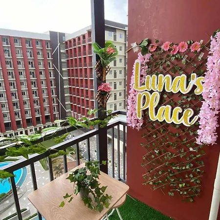 Lunas\'S Place